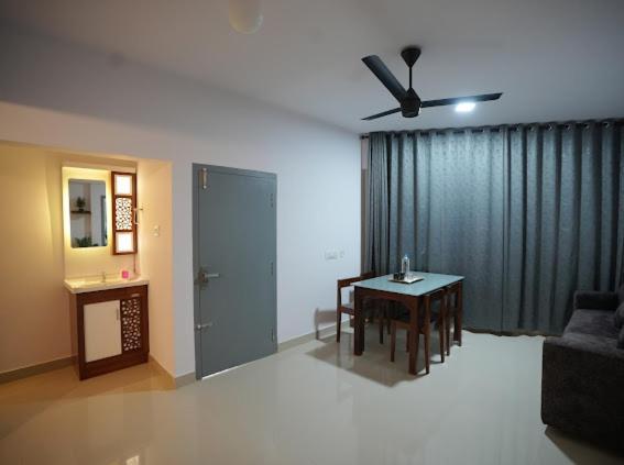 Hotel Le Marina Residency Kozhikode Esterno foto