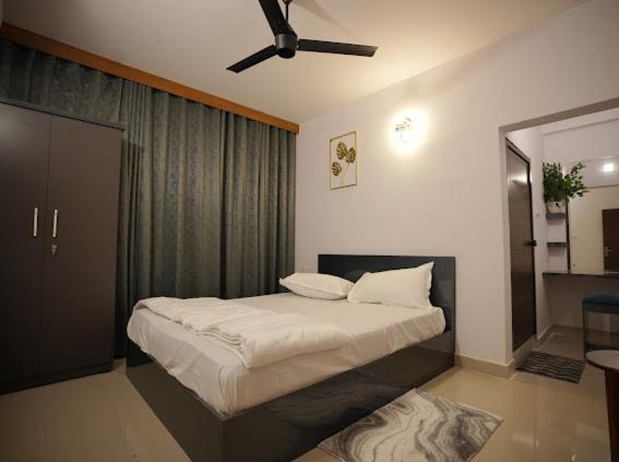 Hotel Le Marina Residency Kozhikode Esterno foto