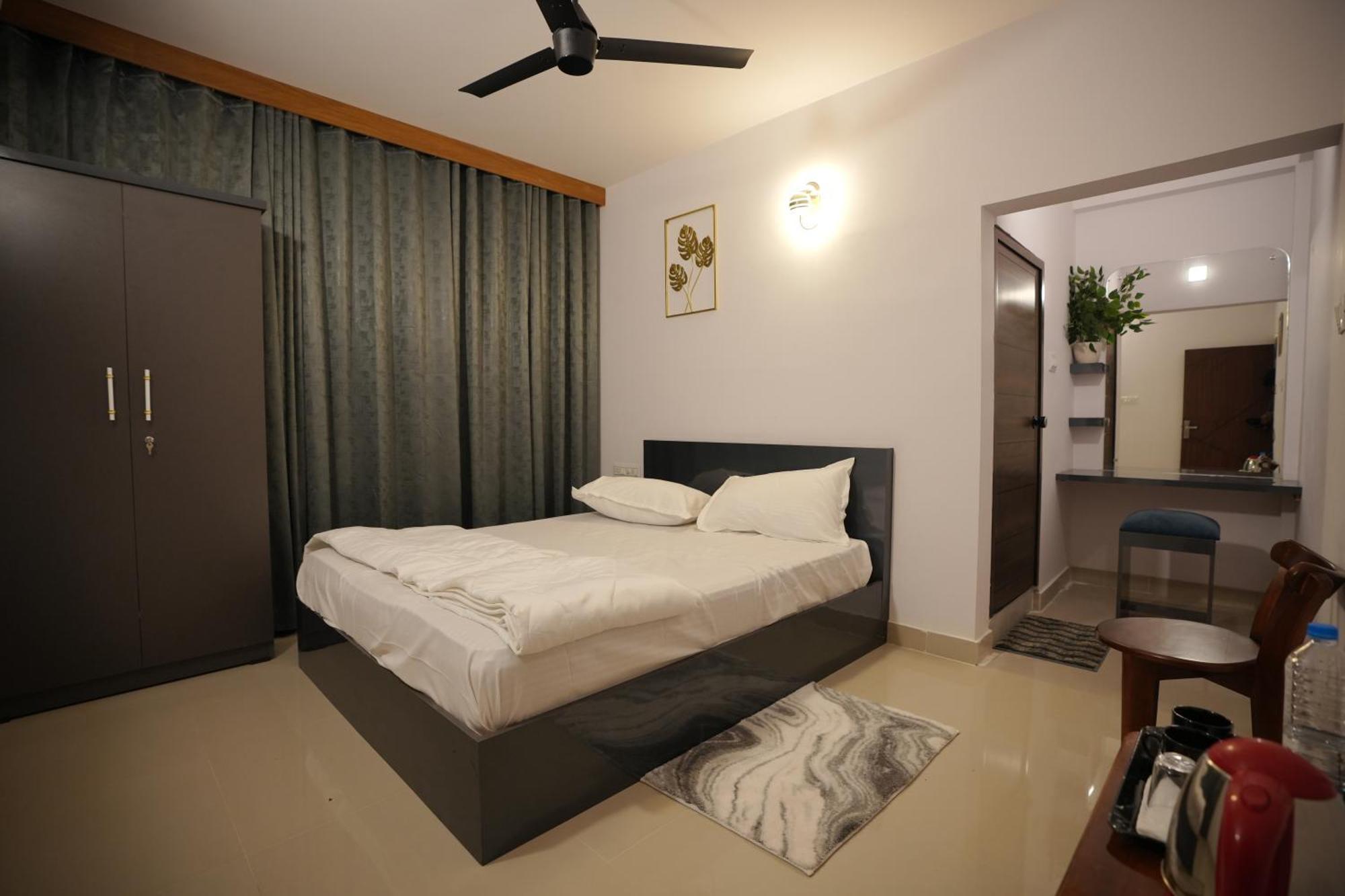 Hotel Le Marina Residency Kozhikode Esterno foto